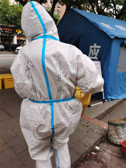 刘其秀忙碌的身影。云阳县委组织部供图 华龙网发