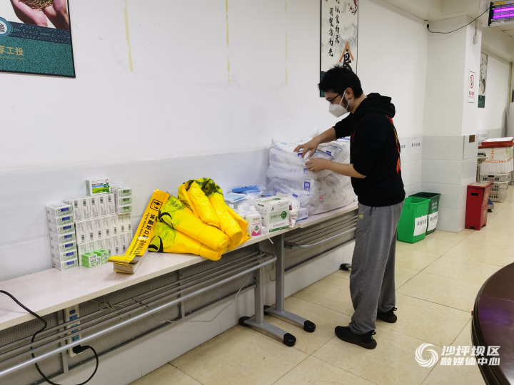 沙坪坝区工投公司集中采购保供和防疫物资。沙坪坝区融媒体中心供图 华龙网发