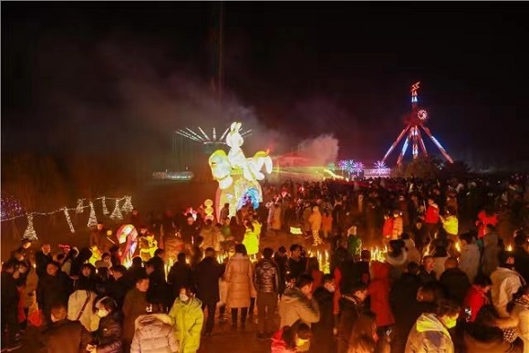 年俗活动现场人头攒动。梁平区融媒体中心供图 华龙网发