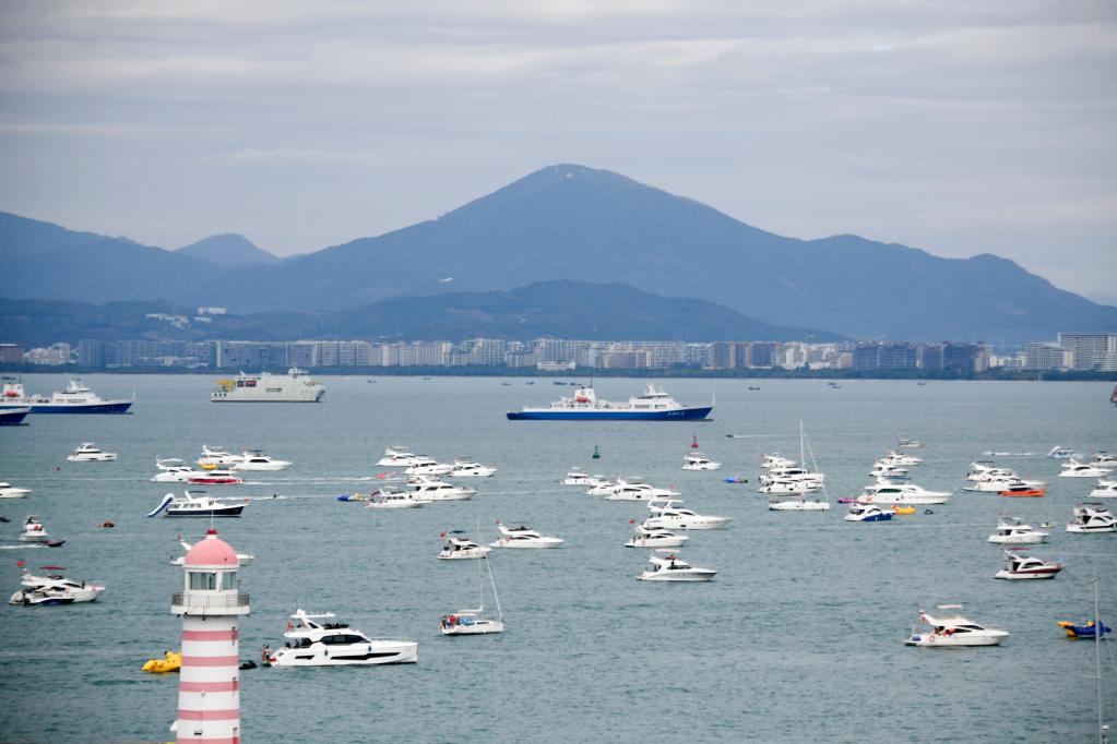 新华全媒+|海南迎来返程高峰 琼州海峡有序通航保障旅客出行