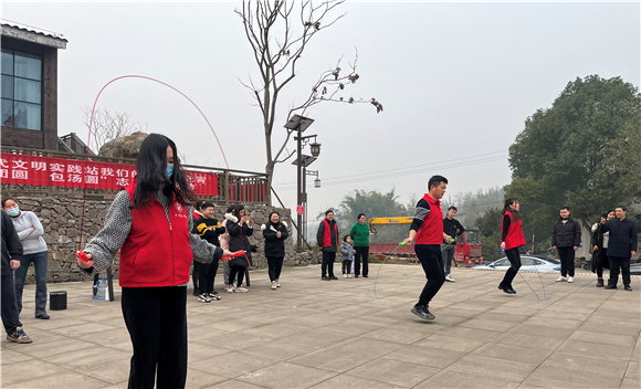 马滩村新时代文明实践站，通过元宵节系列志愿服务活动，弘扬了传统节日文化。铜梁区融媒体中心供图