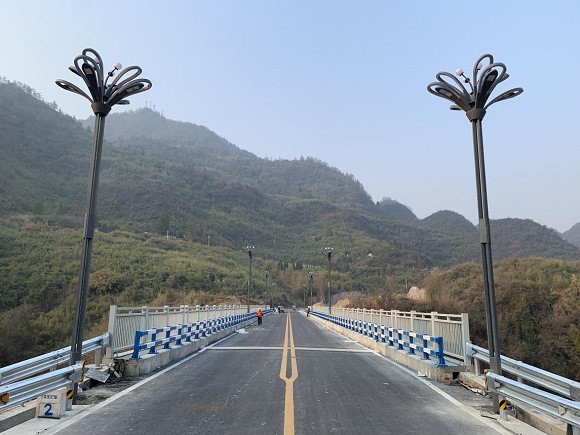 石堤镇新修公路桥。通讯员熊一 摄