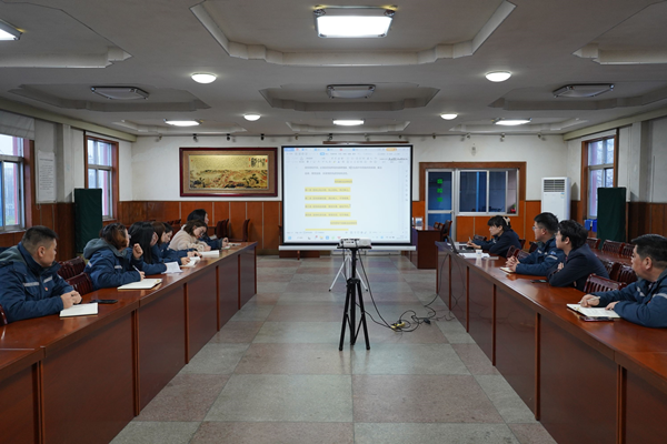 中国十七冶集团路桥分公司机关党支部开展“纠四风树新风”主题党日活动