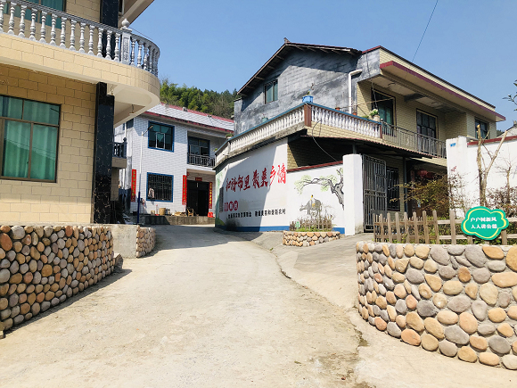 钟灵镇凯堡村实施人居环境工作成效明显。通讯员 杨帆 摄