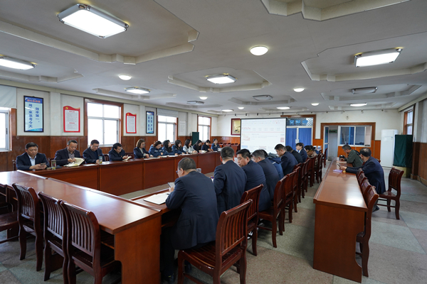 十七冶集团路桥分公司机关党支部开展学习“两会”精神主题党日活动