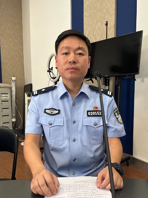 今天，市交巡警支队走进《文明热线》