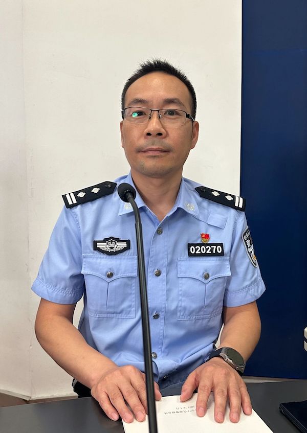 今天，市交巡警支队走进《文明热线》