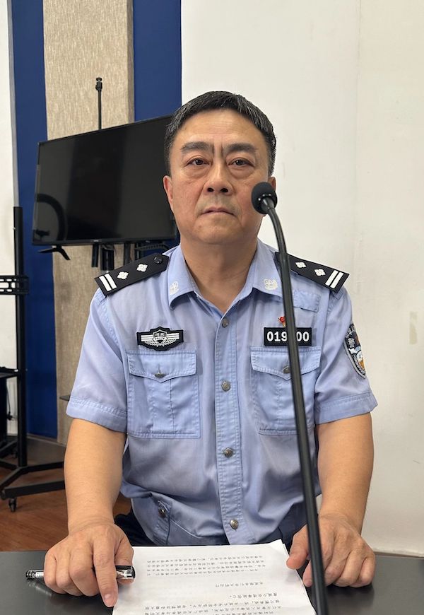 今天，市交巡警支队走进《文明热线》