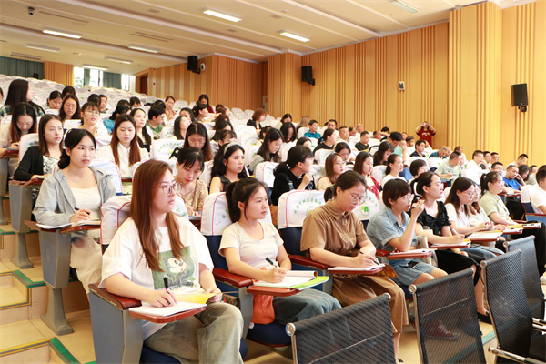 双流学校社工站：赋能性教育师资队伍 探索校地师资培训模式