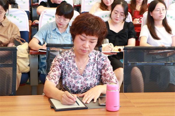 双流学校社工站：赋能性教育师资队伍 探索校地师资培训模式