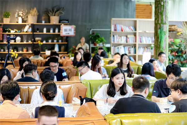 中国石油西南油气田公司勘探开发研究院联合多家国有企业开展“众里寻TA千百度” 单身青年联谊活动