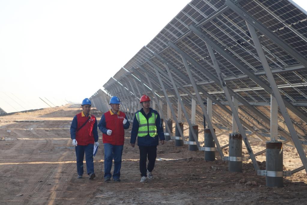 新疆首批国家“沙戈荒”项目全部并网发电