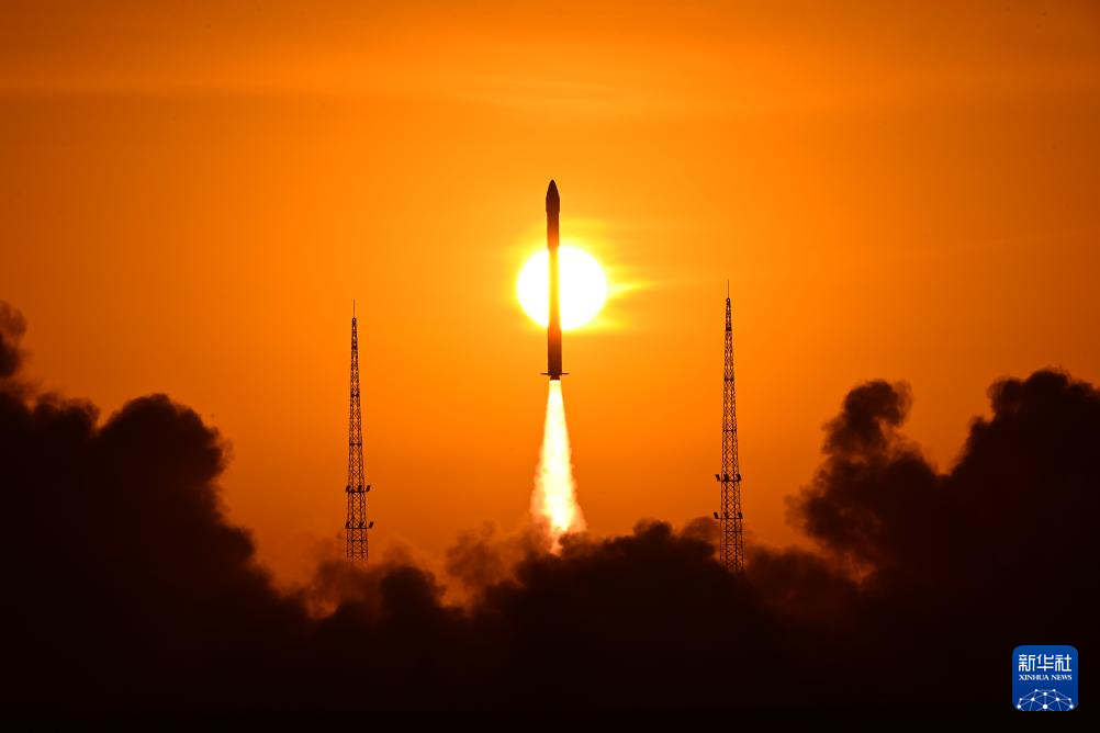 我国成功发射天目一号气象星座11-14星