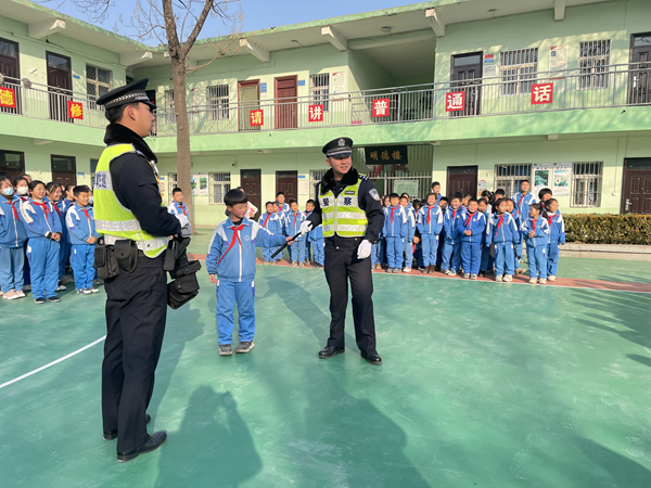 邯郸交巡警开展形式多样的庆祝活动共迎警察节