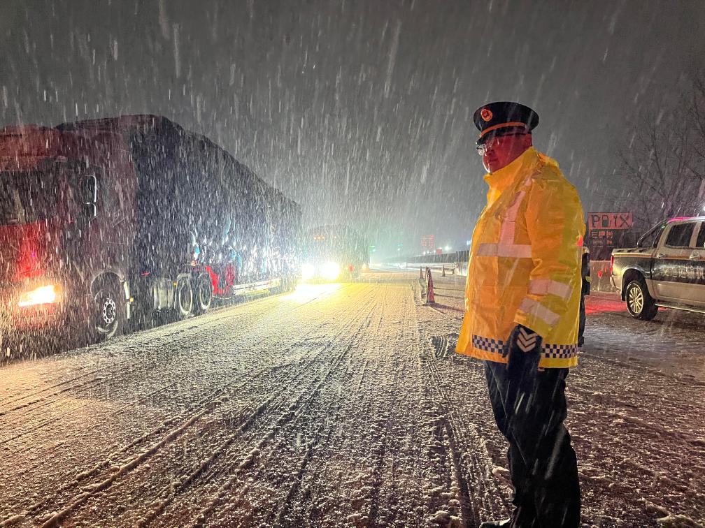 南方多地积极防范应对雪灾冻害