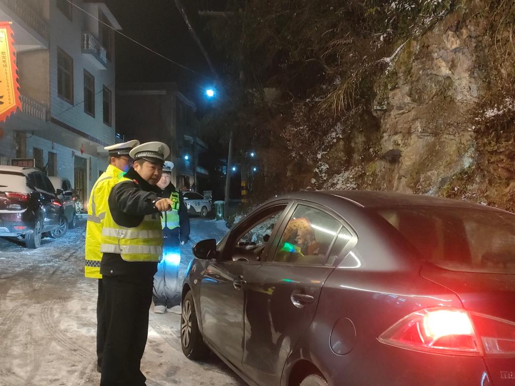 南方多地积极防范应对雪灾冻害