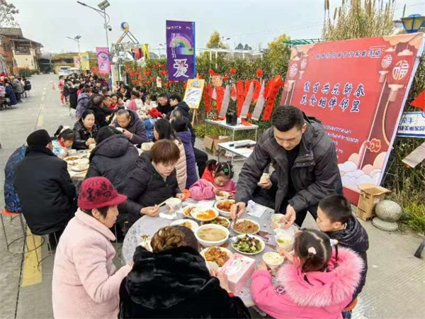 双流区鲢鱼社区百家宴温暖开席，新春共话百家情
