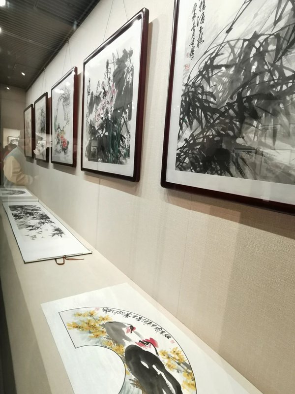 “墨语 · 刘天鹰从艺五十年写意花鸟画展”在邯郸市市博物馆开幕