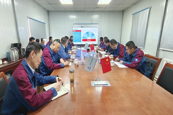 十七冶西北公司王建华书记组织召开G30连霍高速六总包项目推进会