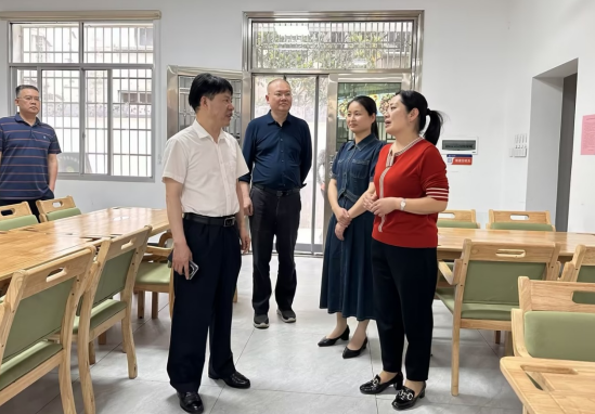 湘潭市政协副主席、市国资委主任钱俊清深入熙春路社区开展“走找想促”基层调研