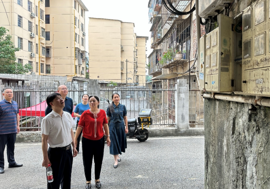 湘潭市政协副主席、市国资委主任钱俊清深入熙春路社区开展“走找想促”基层调研