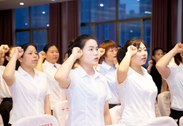 湘潭县中医医院举办2024年“5.12”国际护士节表彰大会暨“改善护理服务行动”擂台赛