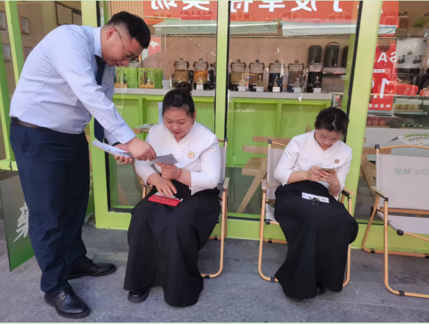 学习科学投资理财 做理性金融消费者 ——浦发银行宁波奉化支行开展“5·15全国投资者保护宣传日”活动