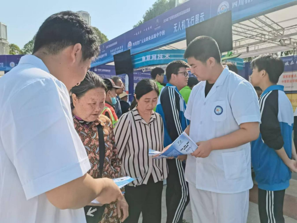 “5·20”中国学生营养日  广元市中心医院开展系列活动