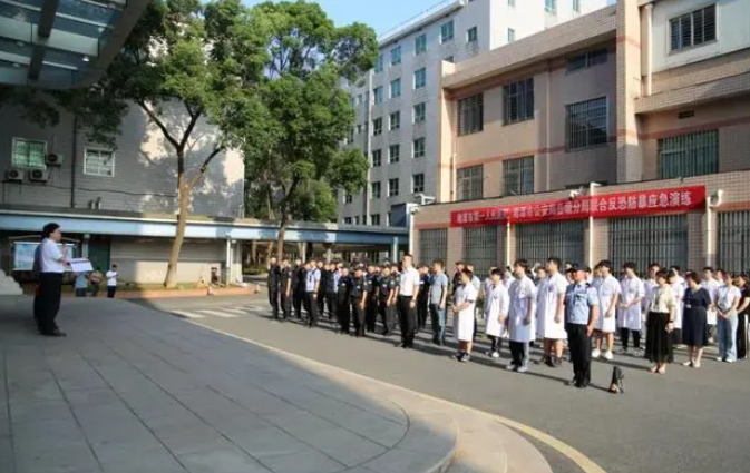 当“天使白”遇见“警察蓝”：守护人民安全的双重防线