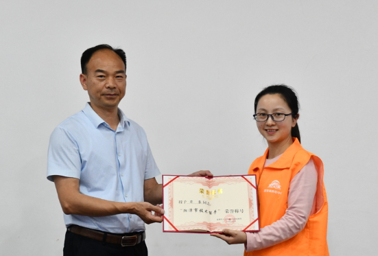 岳塘区一养老护理员获“湘潭市五一劳动奖章”及“湘潭市技术能手”荣誉称号