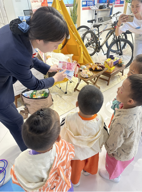小小浦发宣讲员，童乐金融万里行 ——浦发银行宁波小港支行开展2024年普及金融知识万里行活动