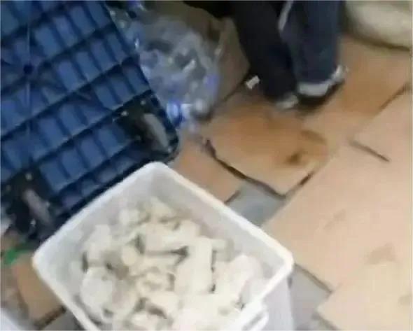 擀面皮场所卫生差，胖东来：退款！每人补偿1000元，共883万