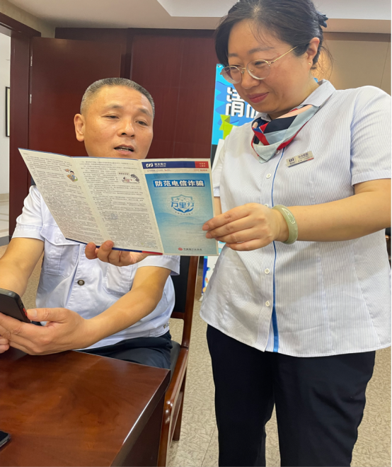 警惕诈骗新手法 不做电诈工具人 ——浦发银行宁波余姚支行开展“全民反诈在行动”集中宣传月活动