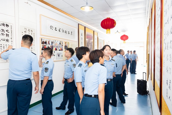军民携手 丹青蕴彩强国志 驻保定市涞水县某部队官兵收到一份特别的礼物