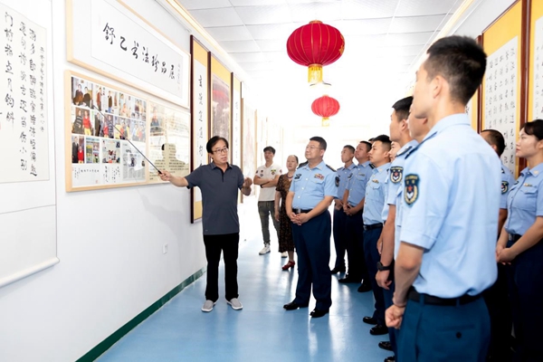 军民携手 丹青蕴彩强国志 驻保定市涞水县某部队官兵收到一份特别的礼物