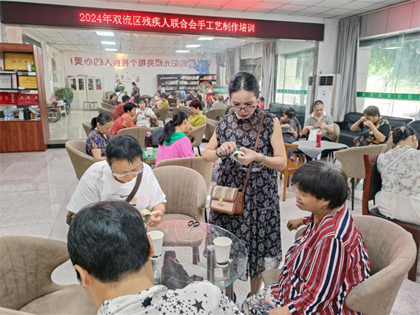 双流黄龙溪镇非遗工坊外出授课竹编技艺 助力居民实现指尖增收