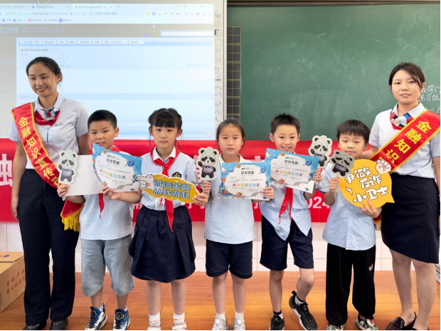 金融知识进校园，反诈灯笼庆中秋 ——浦发银行宁波江北支行开展2024年金融教育宣传月进校园活动