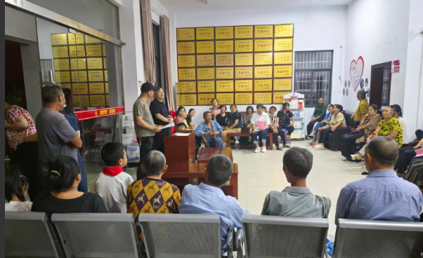 津市市新洲镇：屋场会上“话家常”  与民交流  “零距离”