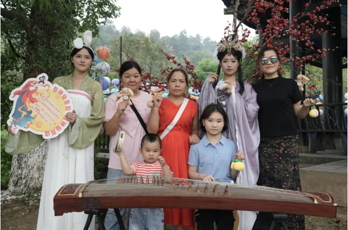 这个假期，来桃花源赴一场中秋奇幻游！