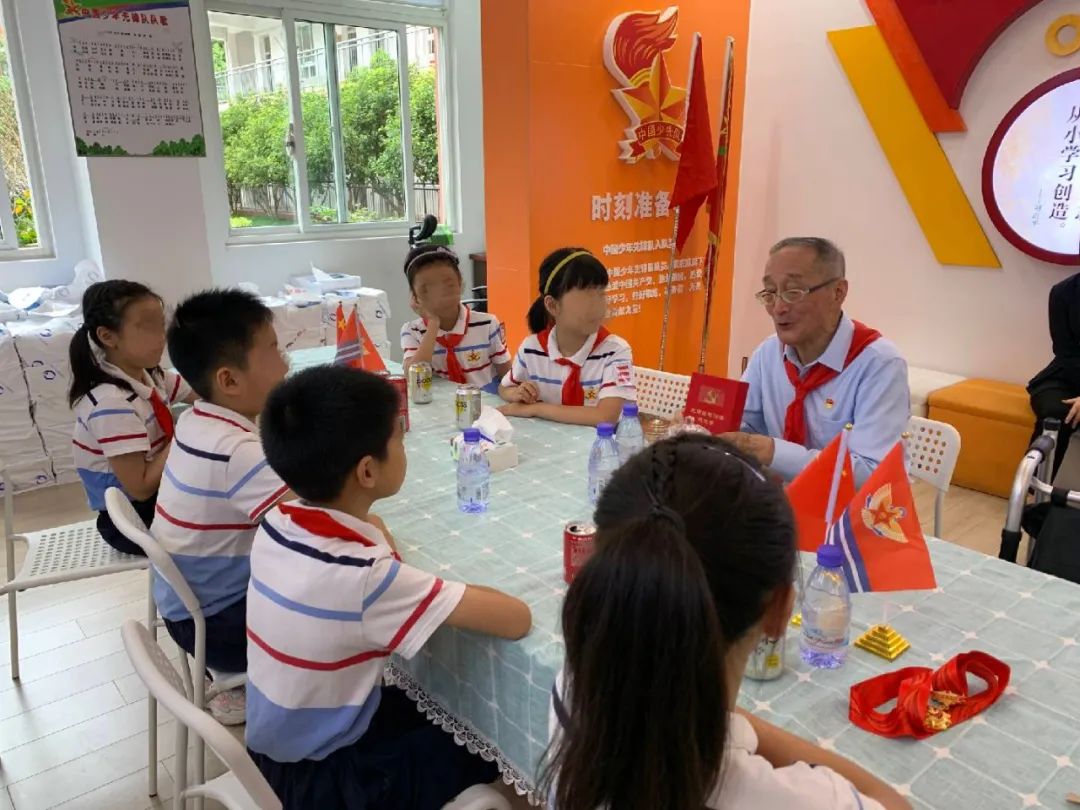 新闻通稿-泰康之家居民发挥银发力量，“科学先生”点亮乡村孩子科学梦(1)