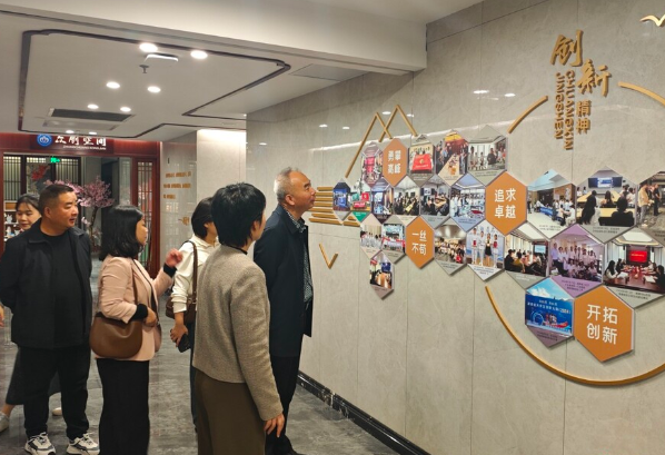 岳塘区人社局调研湘潭医卫职业技术学院创新创业工作