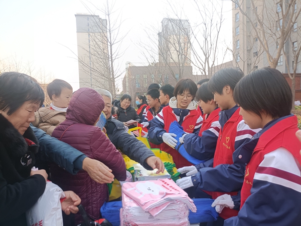 最美零距离，暖心照社区 ——临城镇蓝天社区开展国际志愿者日活动