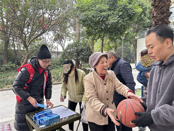 二仙桥街道东路社区冬季趣味运动会点燃活力与热情