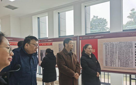 岳塘区医保局赴市档案馆开展主题党日活动
