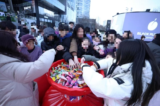 接地气营销，徐福记花车跨六城发亿颗糖