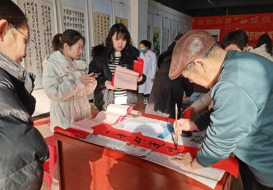 临城县计生协联合县卫建局开展春节送温暖志愿活动