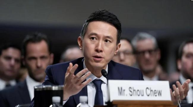 图：TikTok CEO 周受资2023年3月23日赴国会山出席众议院能源与商务委员会听证会，图片来源：The Associated Press