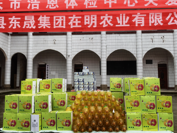 邻水县丰禾镇先进村爱心人士为家乡开展献爱心捐赠活动