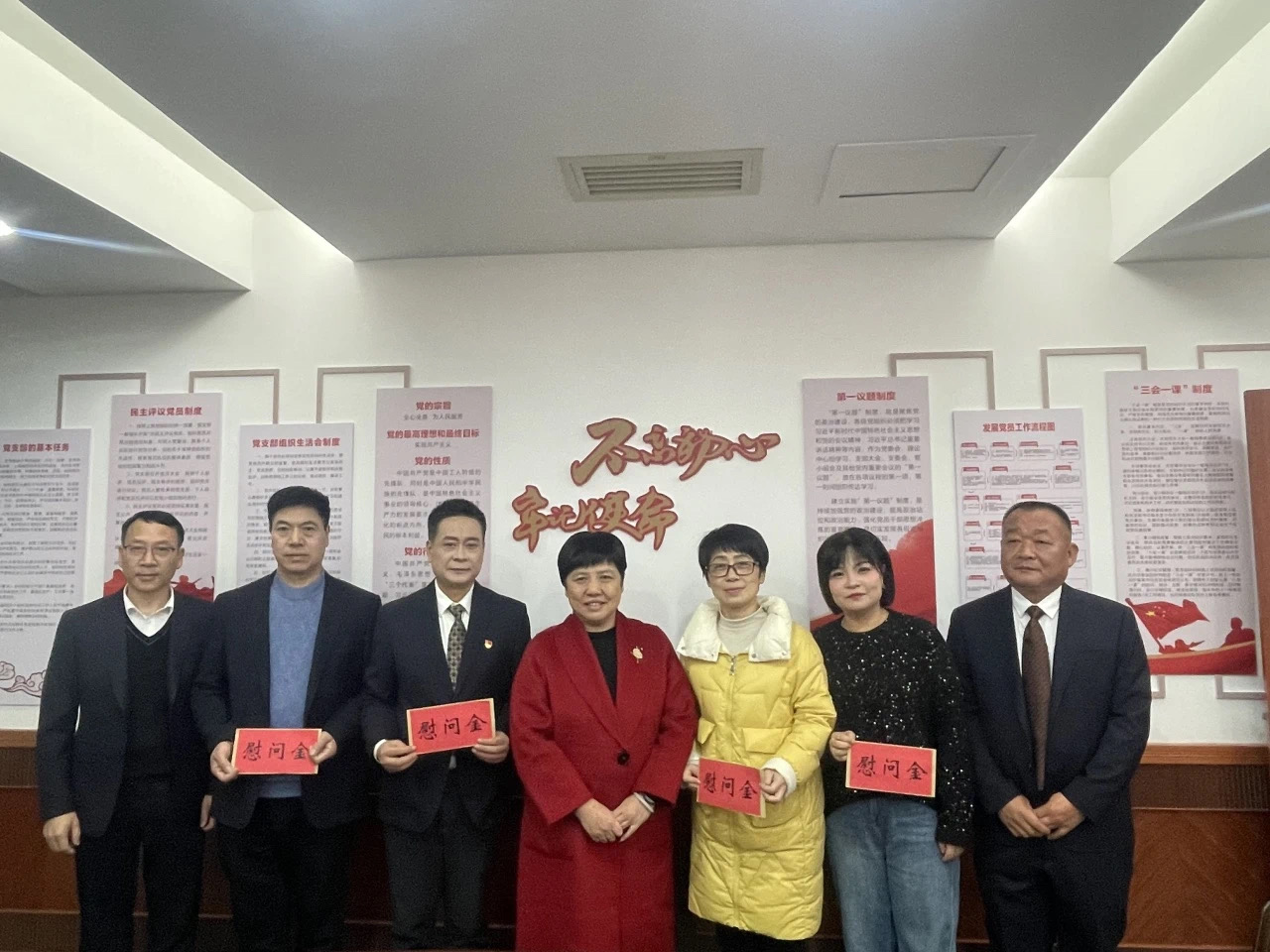 湘潭市卫健委领导赴市中心血站开展春节前走访慰问活动