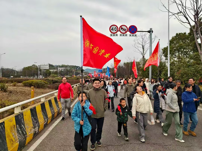 新年登高，向上而行 ！湘潭市国资委参加新年登高比赛活动